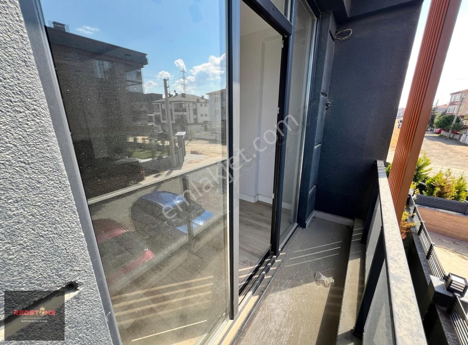 Redstone'dan Uysal Boulevard'da Satılık 1+1 Daire