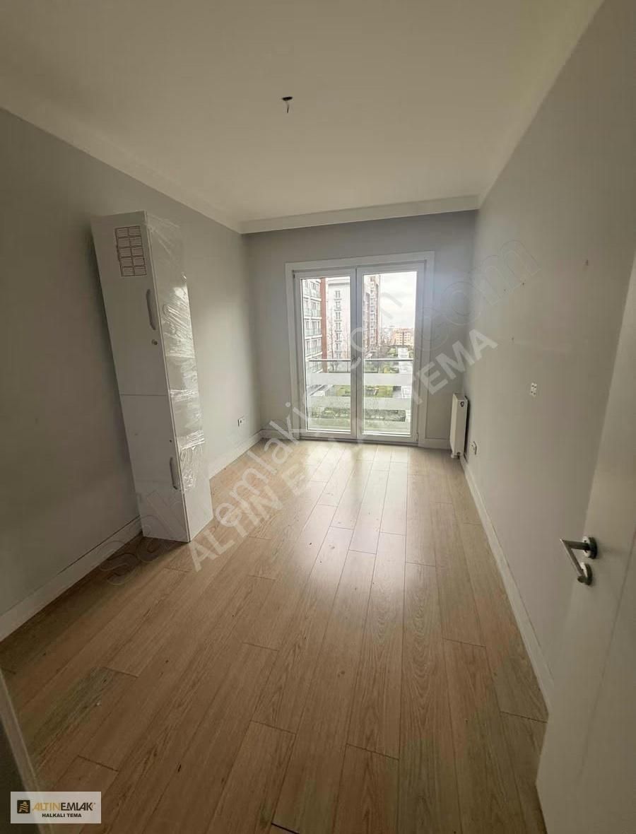 Tema İstanbul'da Havuz Manzaralı, Boş 4+1 Kiralık Daire (192m²) - Görsel 3