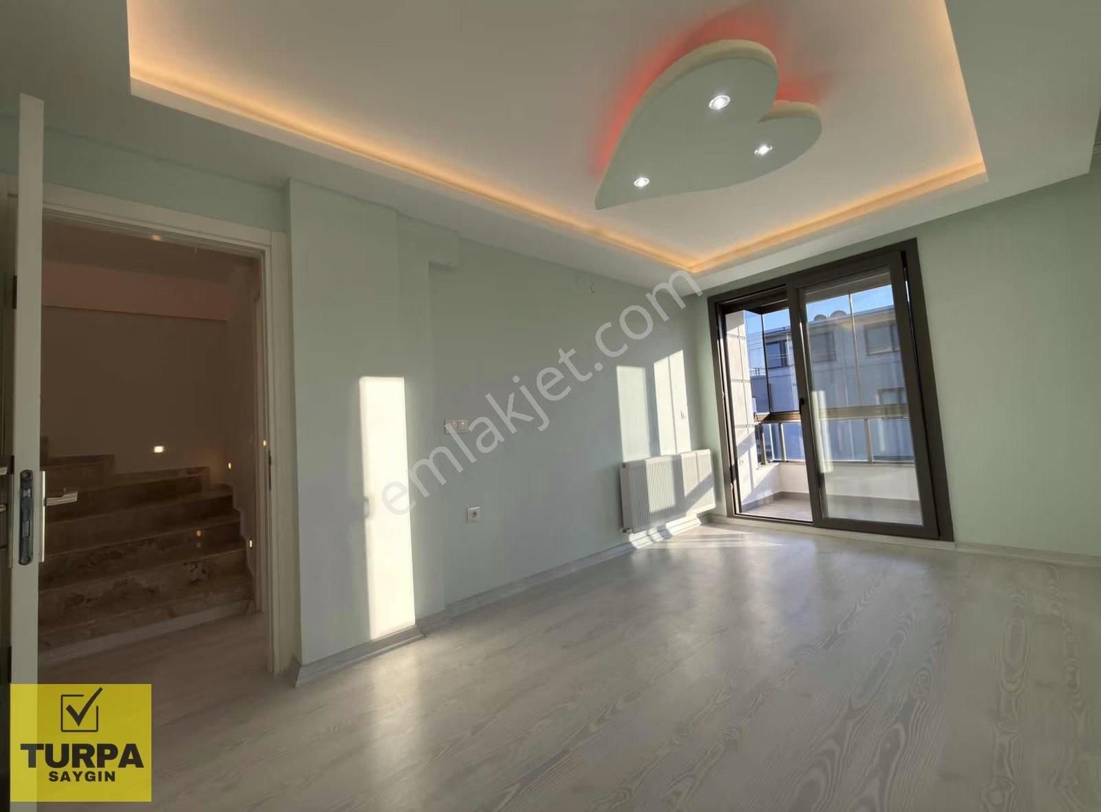 Turpa Menderes / Mithatpaşa'da 4+1 Tripleks Villa / Bahçeli - Görsel 3