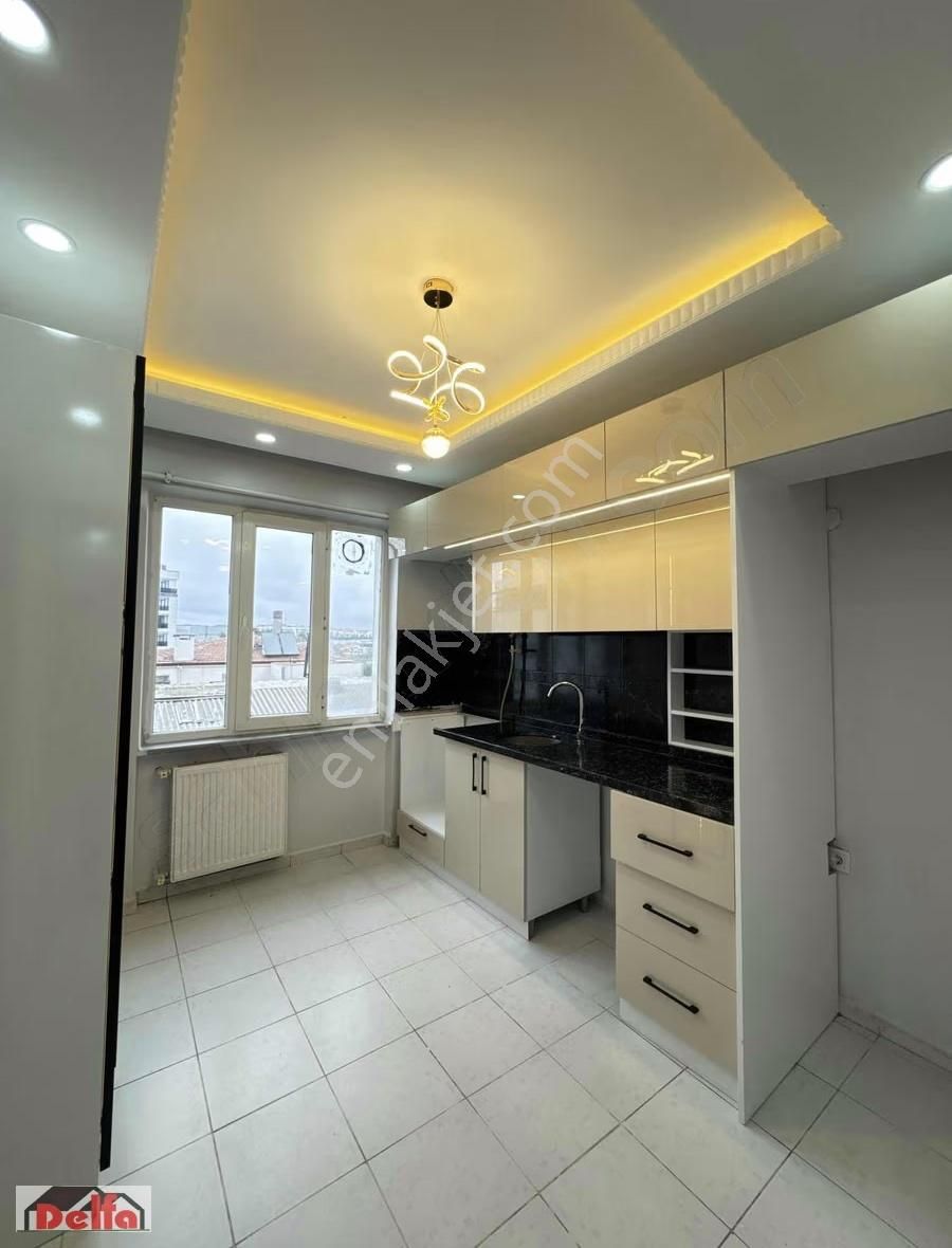 Delfa Yapıdan İstiklal Caddesinde 2+1 İskanlı Satılık Daire