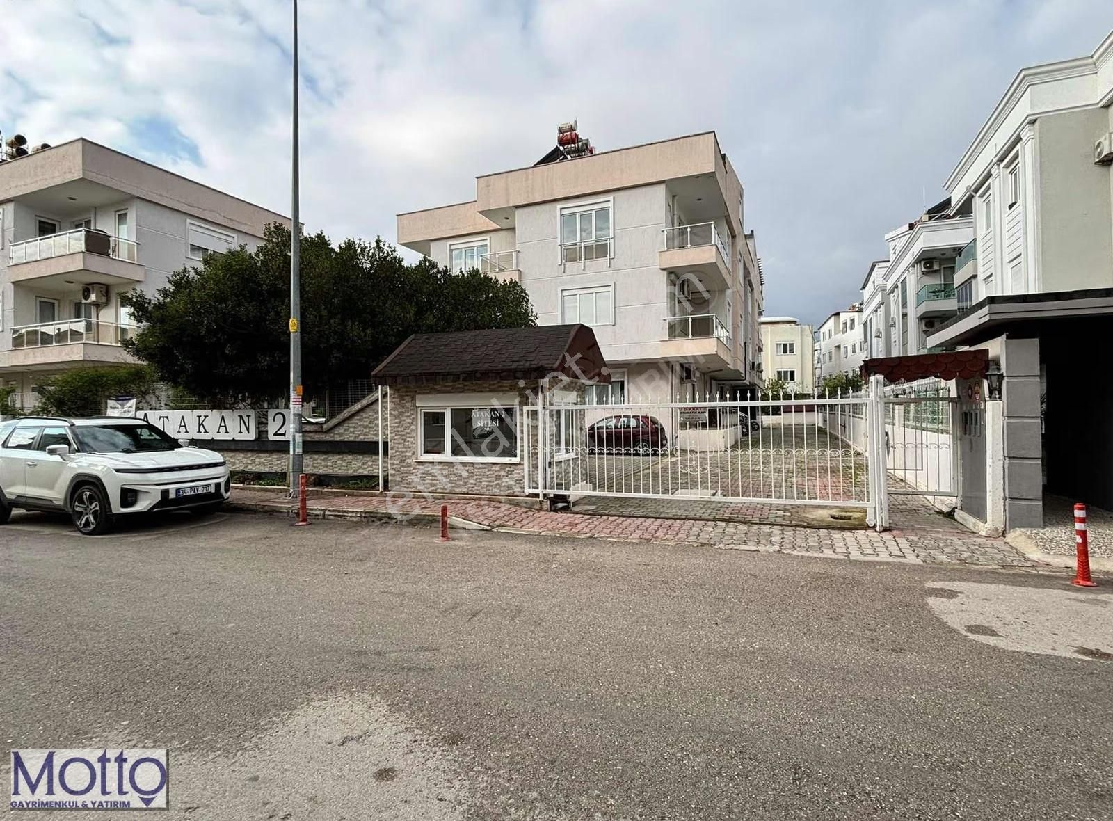 Güzelobada Ana Caddeye Yakın, Havuzlu Sitede Full Tadilatlı 2+1