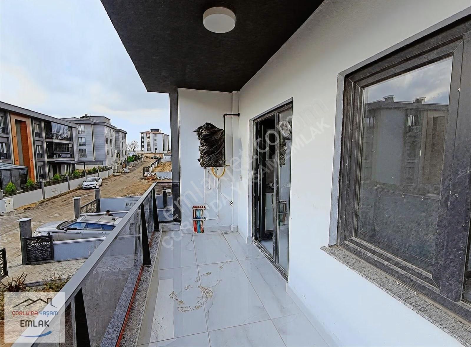 Hürriyet Mahallesinde Site İçerisinde Kiralık Sıfır 2+1 Daire - Görsel 2