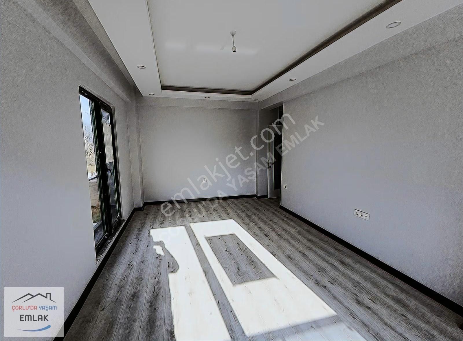 Hürriyet Mahallesinde Site İçerisinde Satılık Sıfır 2+1 Daire