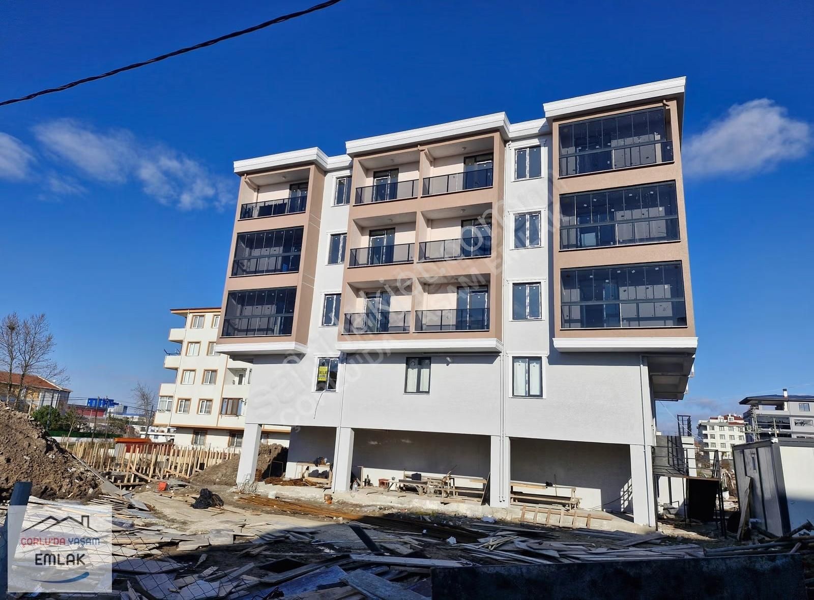 Veliköy'de Sıfır Bina,lüks,merkezi Konum Satılık 2+1 Daire