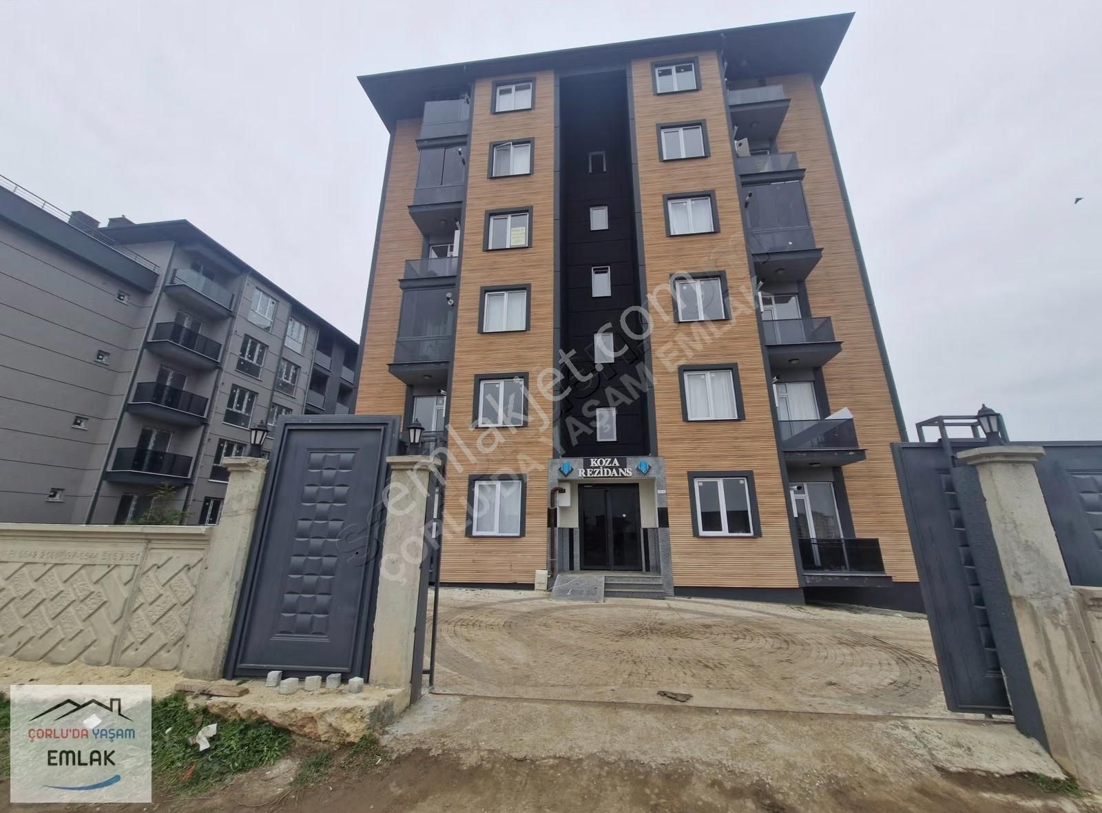 Koza Rezidansta Havuzlu Sitede Satılık Klimalı 1+1 Daire
