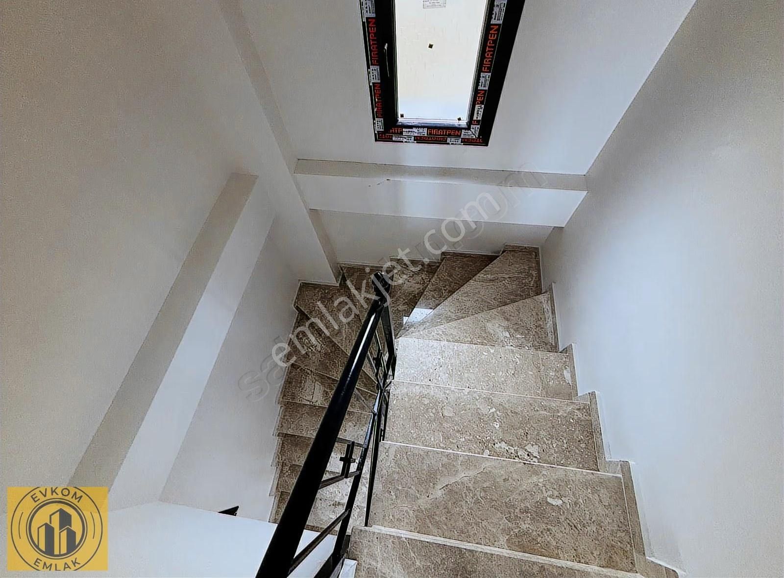 Evkom'dan Deniz Manzaralı Müstakil Lüks Villa 4+1 - Görsel 15