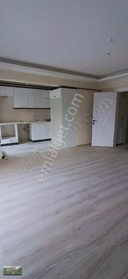 Kale Mah. Satılık Komple Bina 3 Katlı