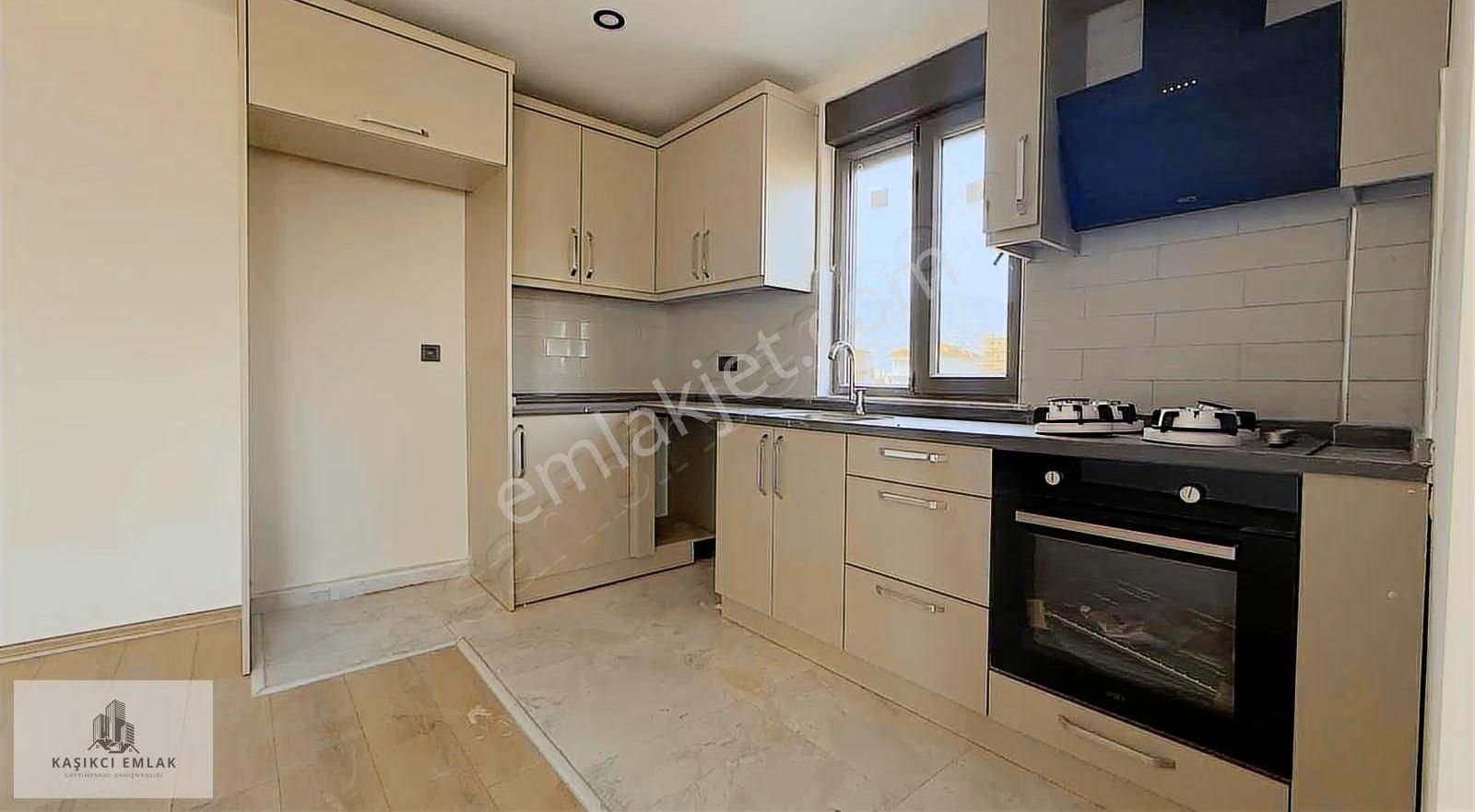 Döşemealtı Yeniköyde Havuzlu Sıfır 2+1 Site İçi Merkezi Konumda