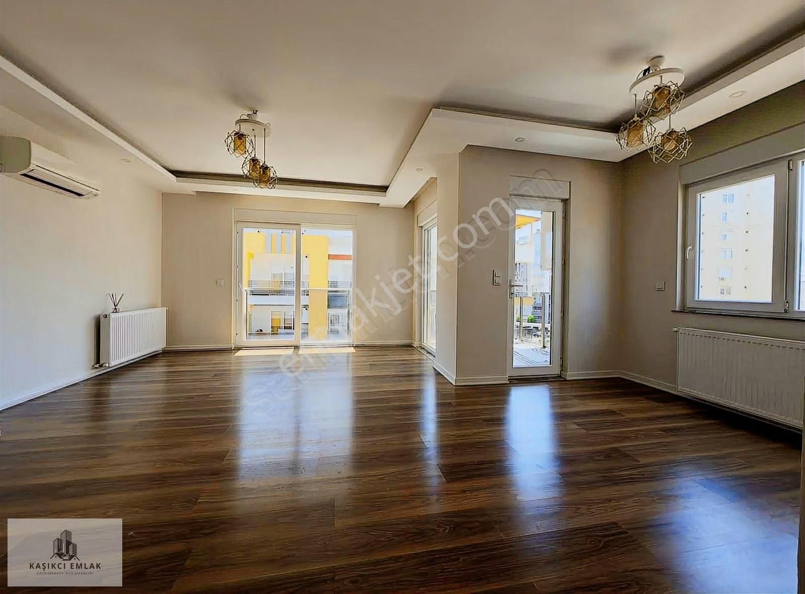 Konyaaltında 3 Banyolu Geniş Teras 3+1 Çok Kullanışlı Kombili