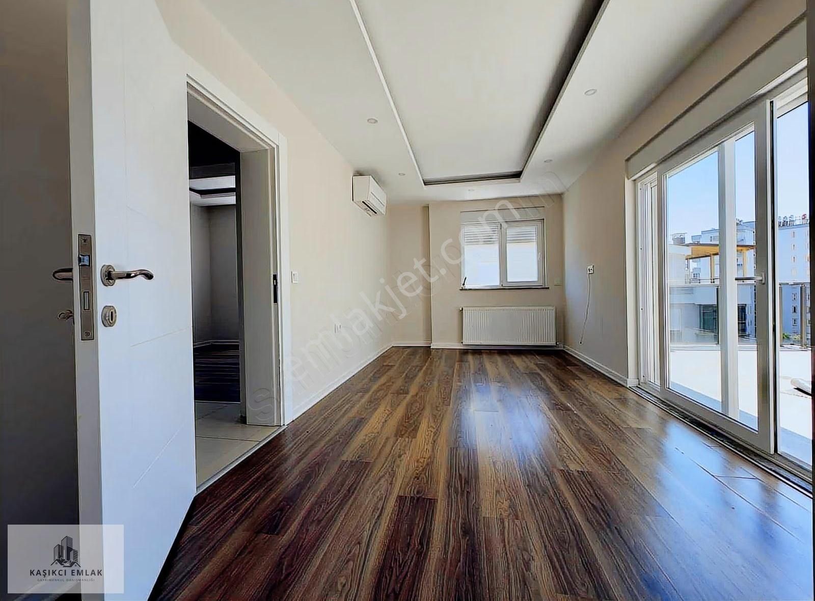 Konyaaltında 3 Banyolu Geniş Teras 3+1 Çok Kullanışlı Kombili - Görsel 24