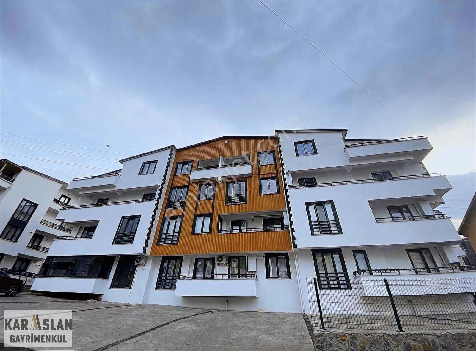 Başiskele Yeşilyurt Mah Geniş Kullanışlı 3+1 Satılık Çatı Daire