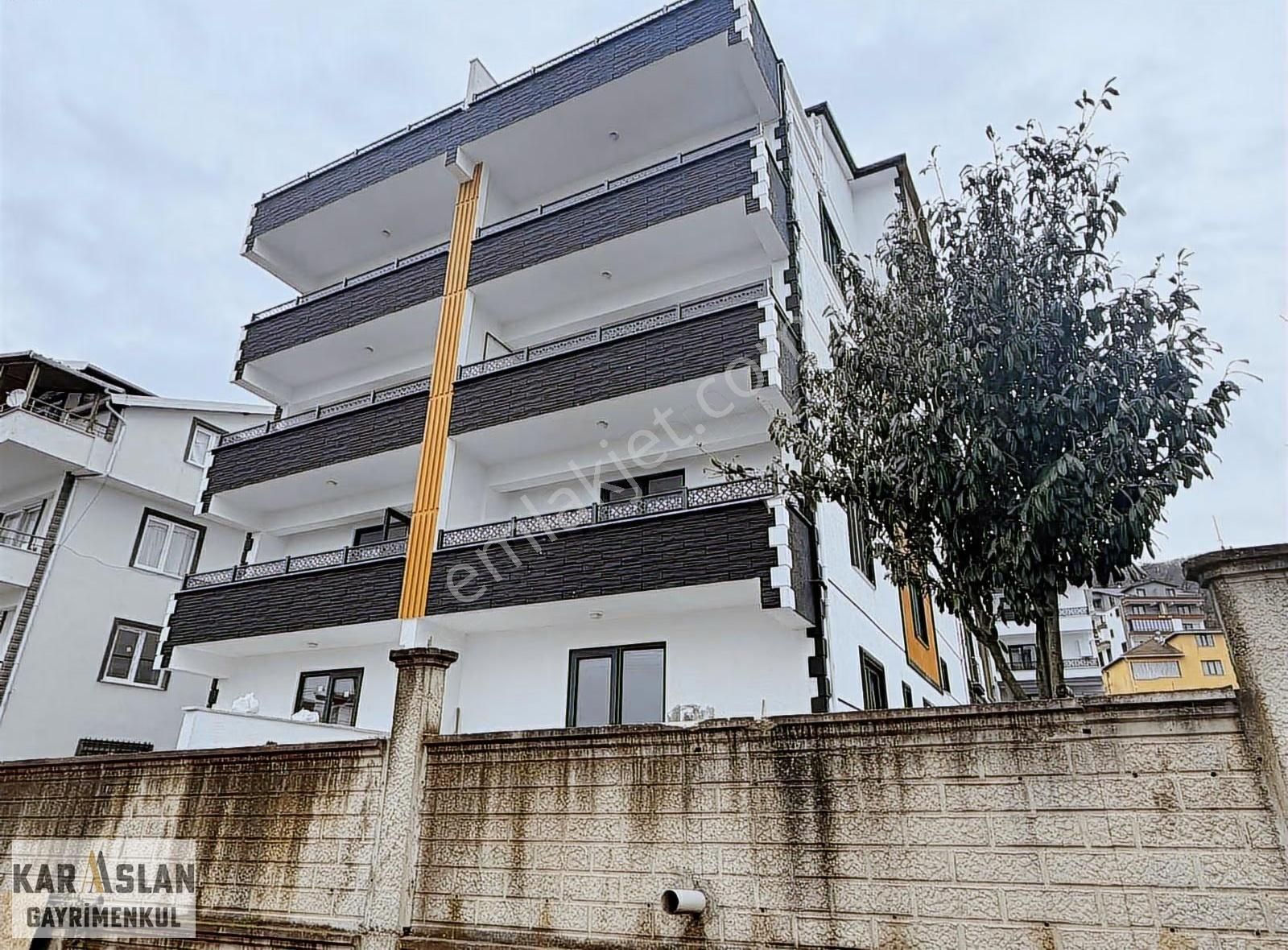 Gölcük'te Satılık 4+1 D+bahçe