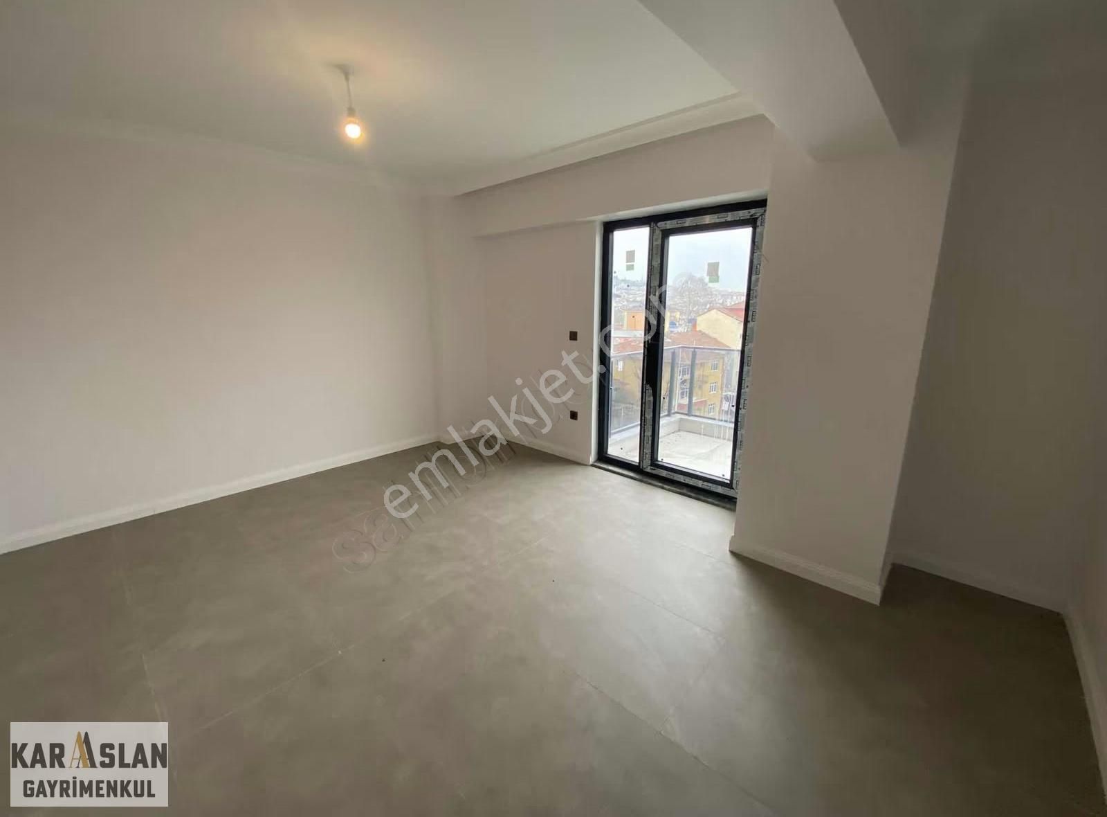 Gölcük D130 Anayol Üzerinde Teraslı Geniş Salonlu 2+1 Home Ofis - Görsel 14