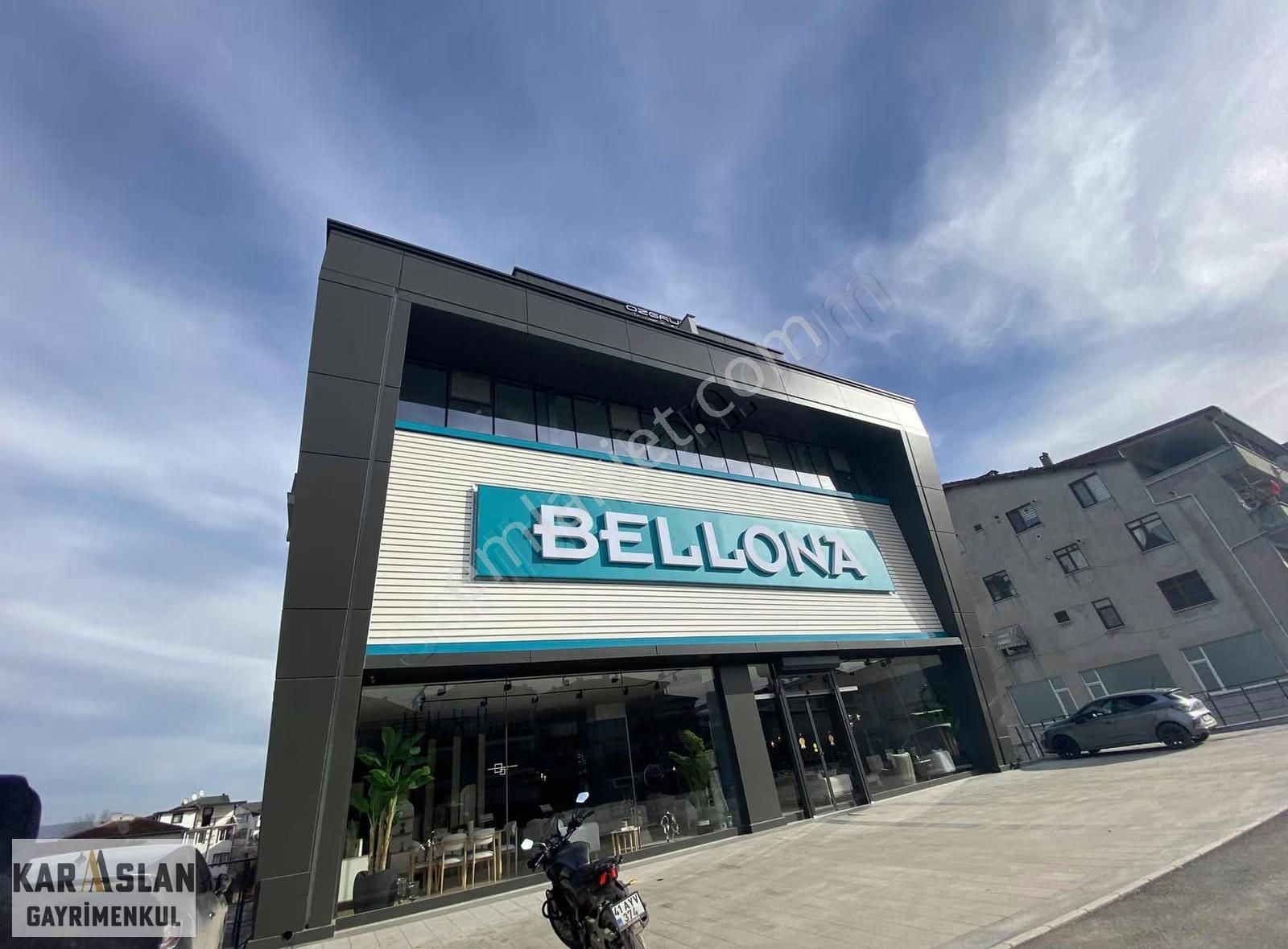 Gölcük D130 Anayol Üzerinde Teraslı Geniş Salonlu 2+1 Home Ofis