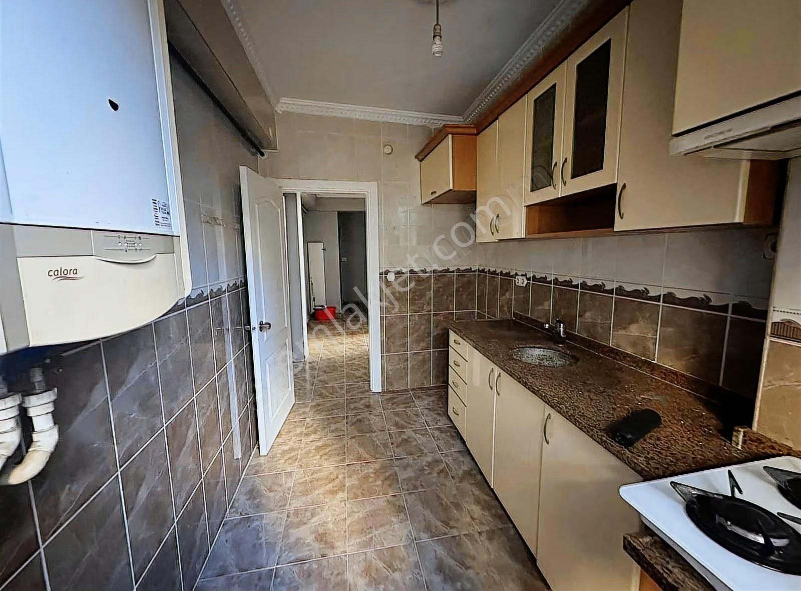 4 Levent Çeliktepe De Kiralık 3+1 Geniş Daire Genç Bina