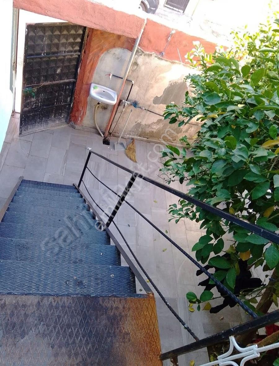 Yüreğir Selahattin Eyyübi Mahallesi 2 Katlı Cam Balkonlu Satılık - Görsel 2