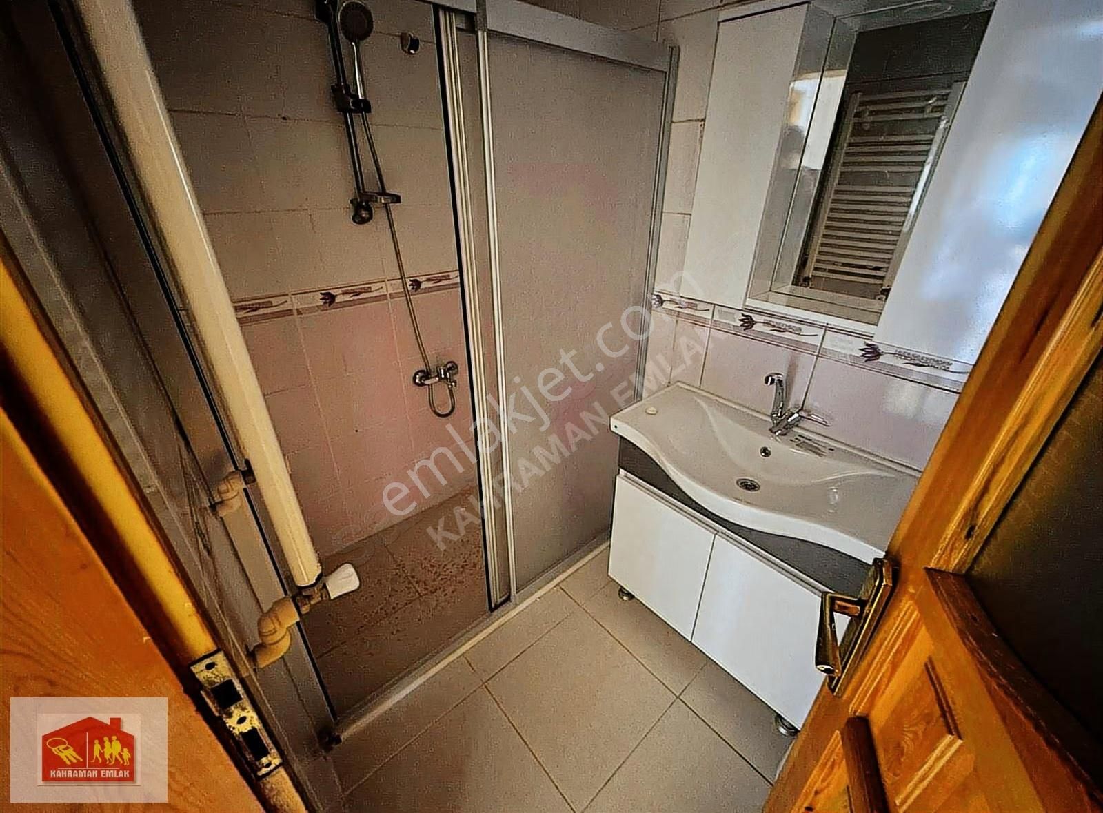 Kaynarca'da E5'e Çarşıya Çok Yakın Ara Katta 2+1 Geniş Daire - Görsel 11