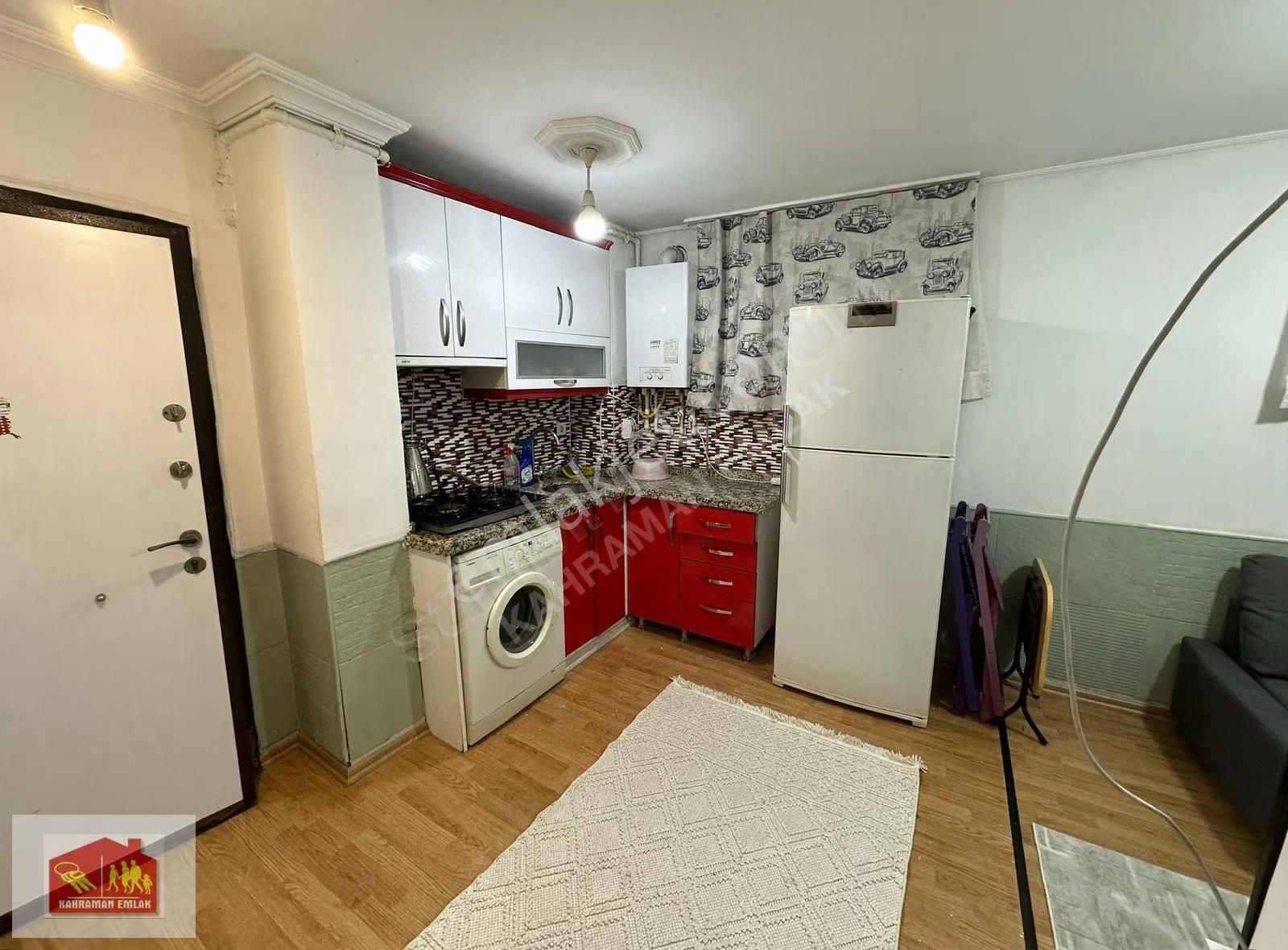 Kaynarca'da E5'e Çarşıya Yakın İçi Sıfırlanmış Eşyalı 1+1 Daire