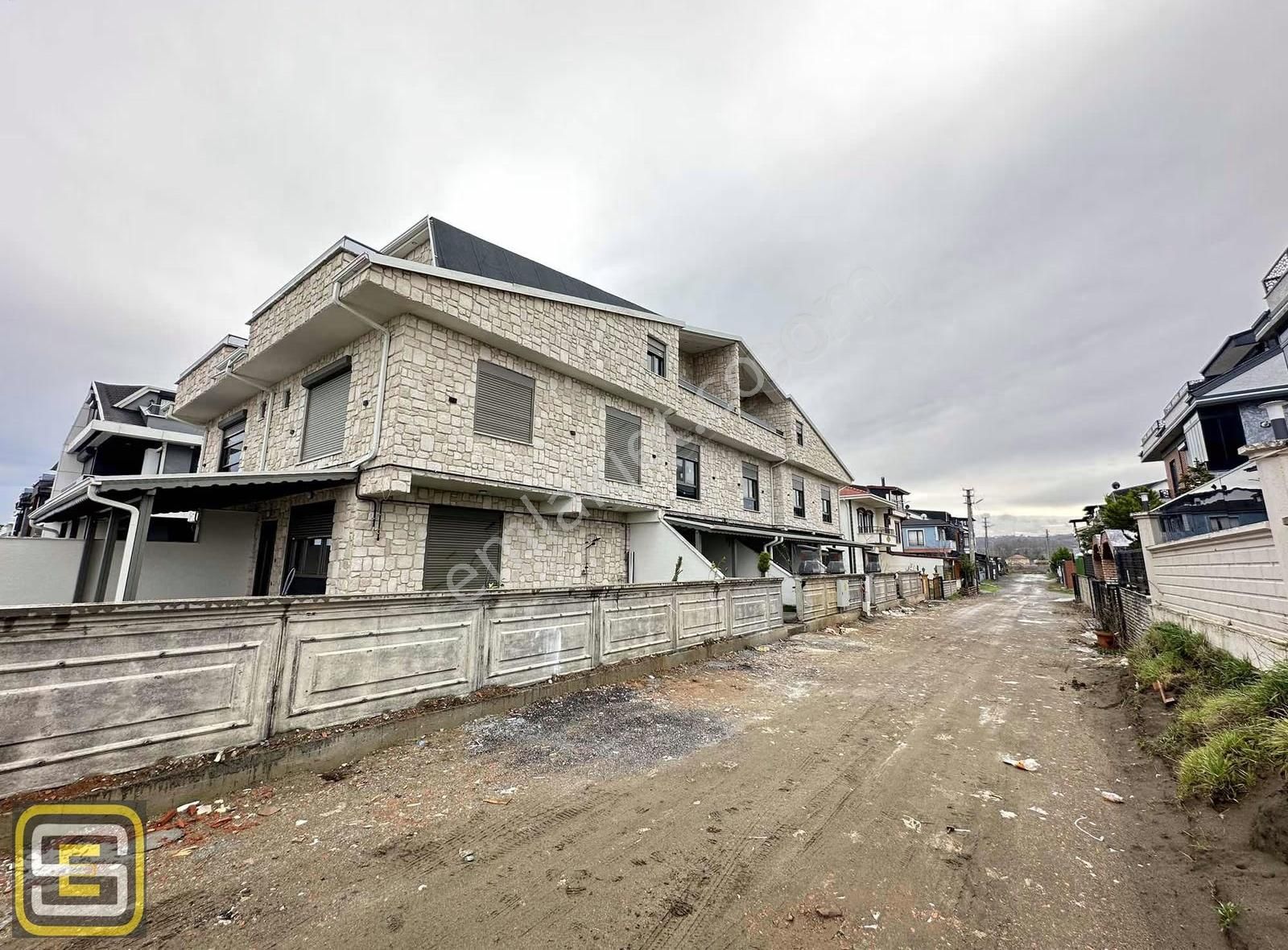 Denize Sıfır Mutfak Ayrı Ultra Lüks 4+1 160 M2 Müstakil Bahçeli - Görsel 17