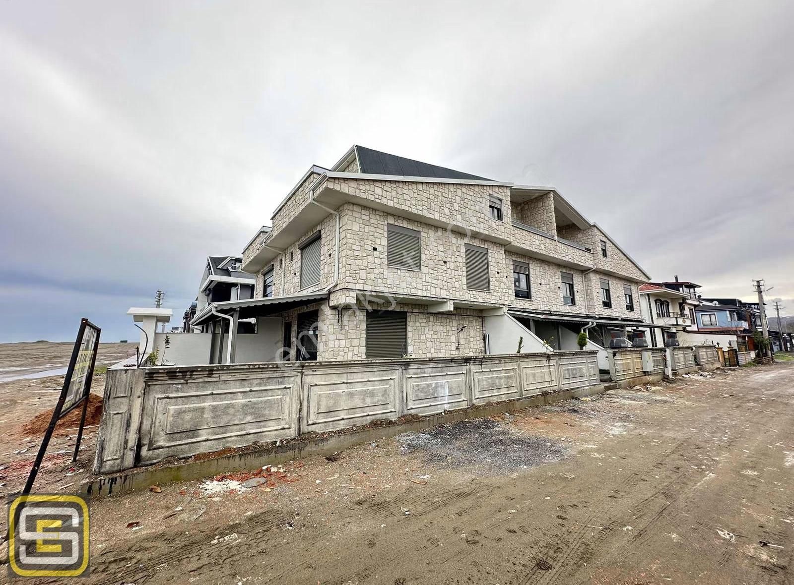 Denize Sıfır Mutfak Ayrı Ultra Lüks 4+1 160 M2 Müstakil Bahçeli - Görsel 12