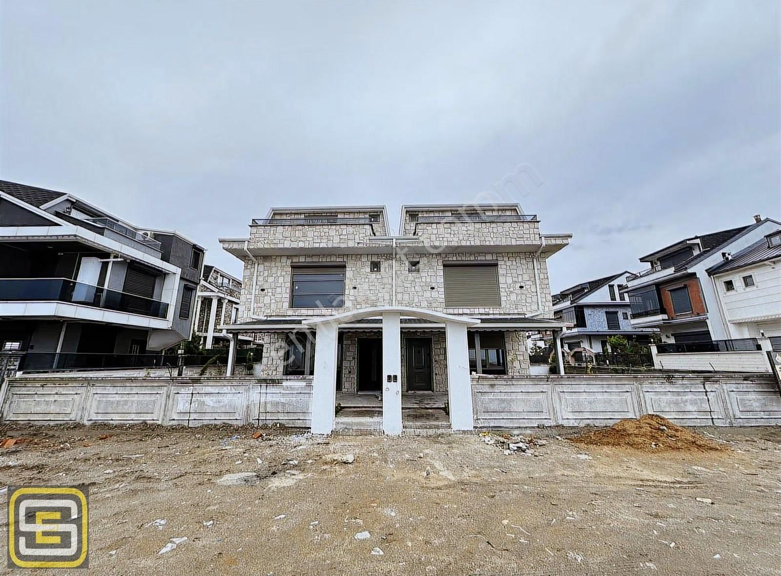 Denize Sıfır Mutfak Ayrı Ultra Lüks 4+1 160 M2 Müstakil Bahçeli