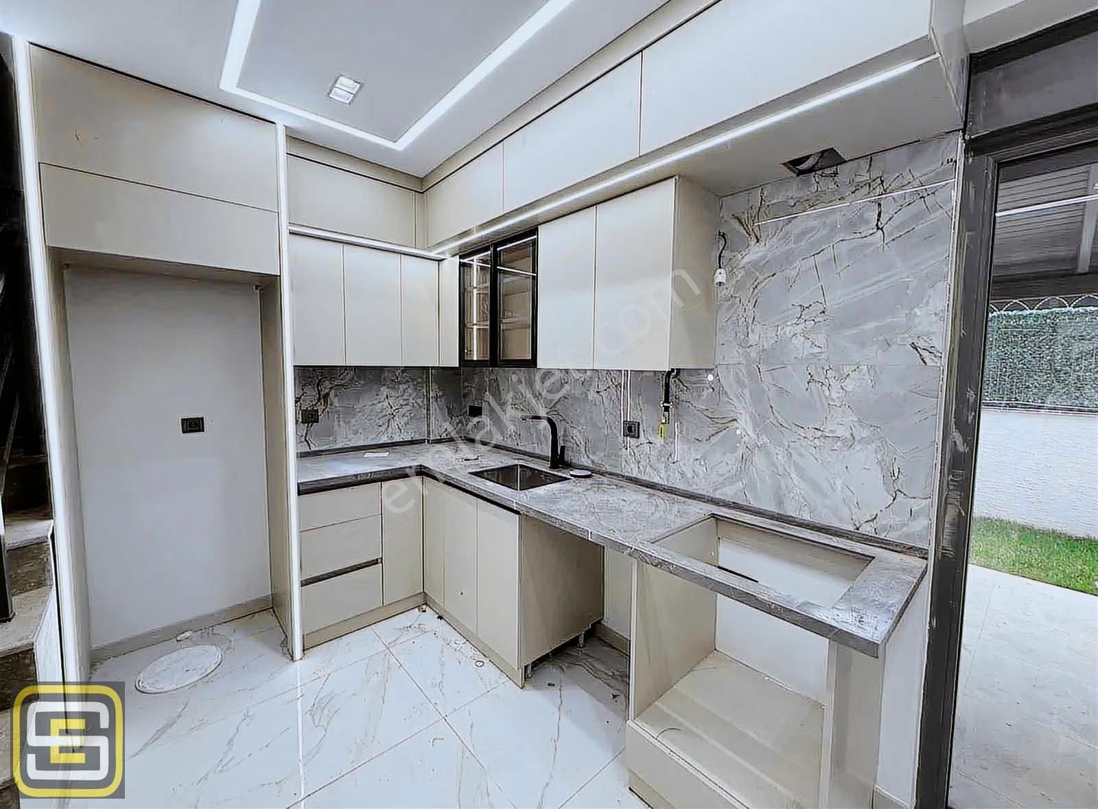 Denize Sıfır Mutfak Ayrı Ultra Lüks 4+1 160 M2 Müstakil Bahçeli - Görsel 14