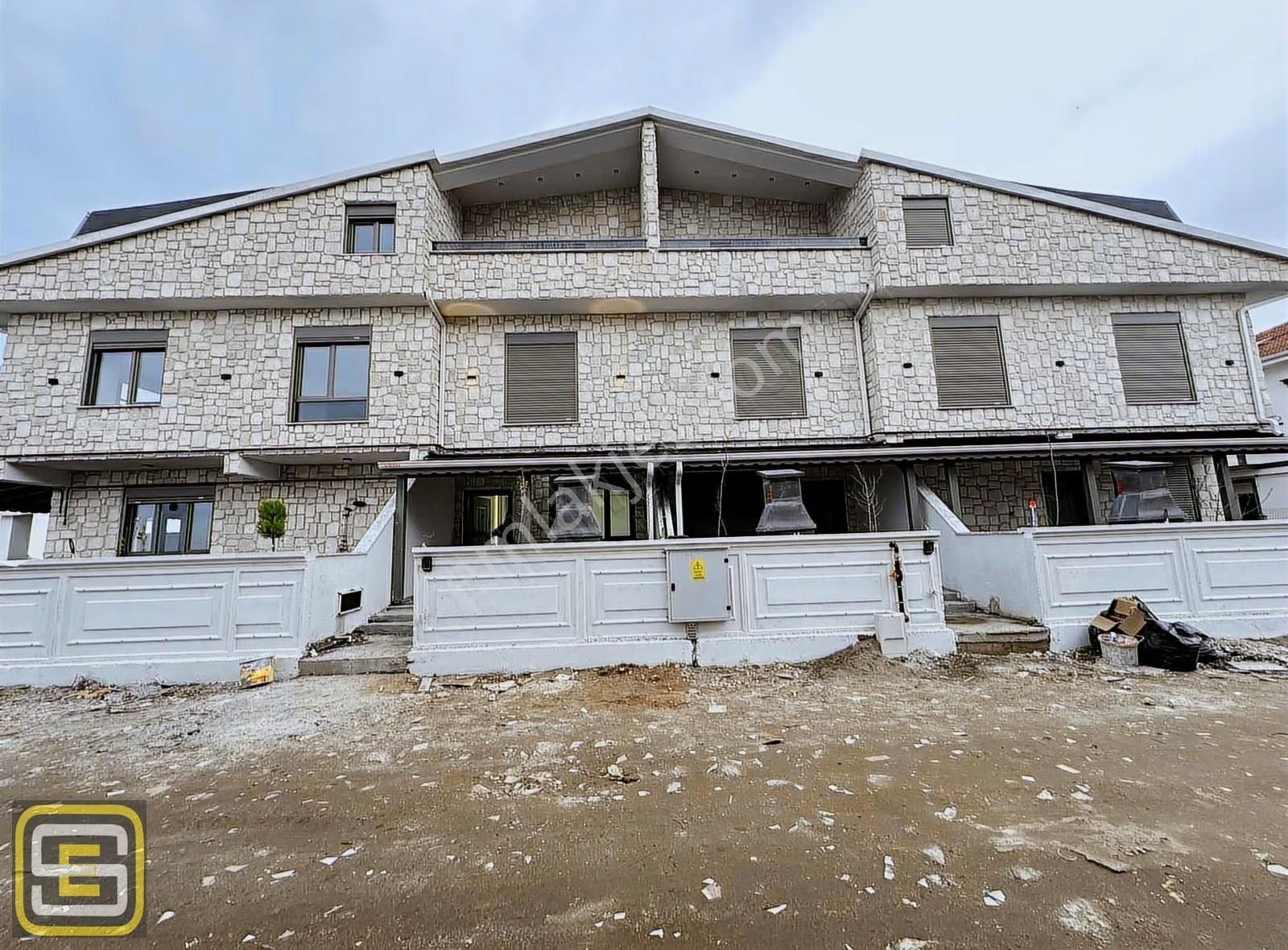 Kocaali Alanderede Denize Sıfır Müstakil Bahçeli 4+1 175m2 Villa - Görsel 4