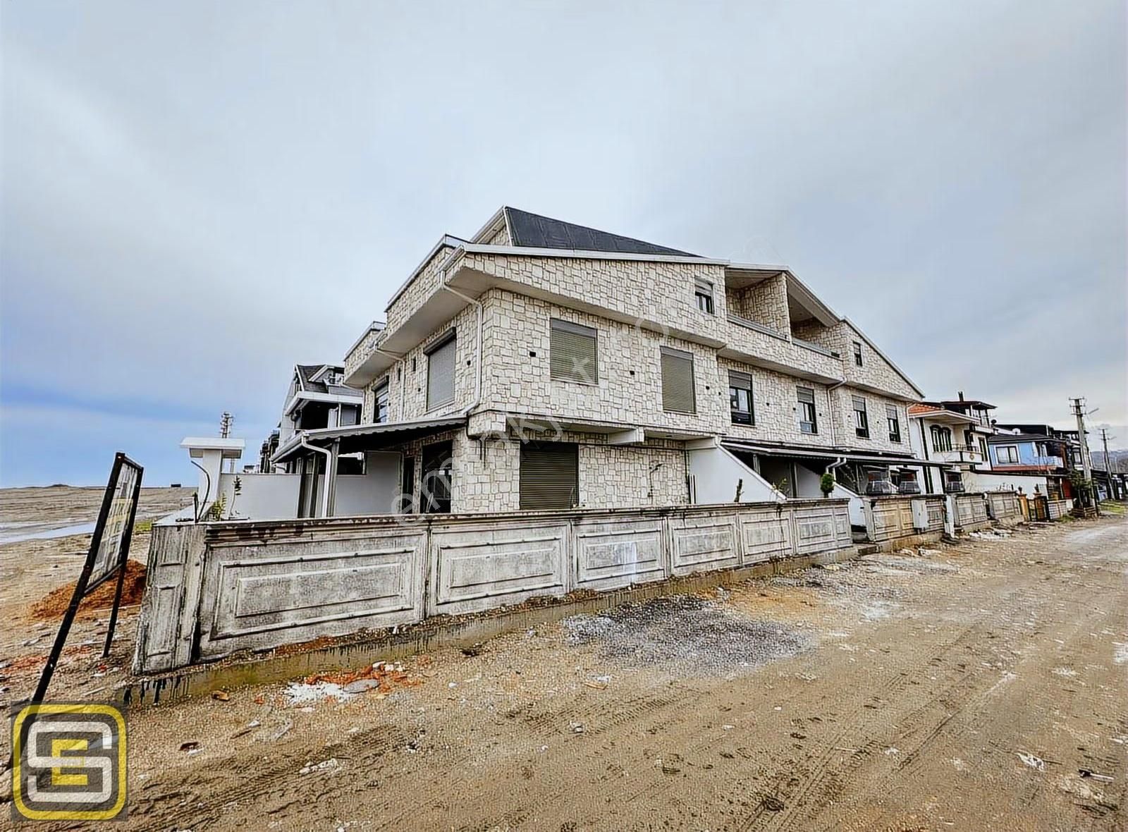 Kocaali Alanderede Denize Sıfır Müstakil Bahçeli 4+1 175m2 Villa - Görsel 18