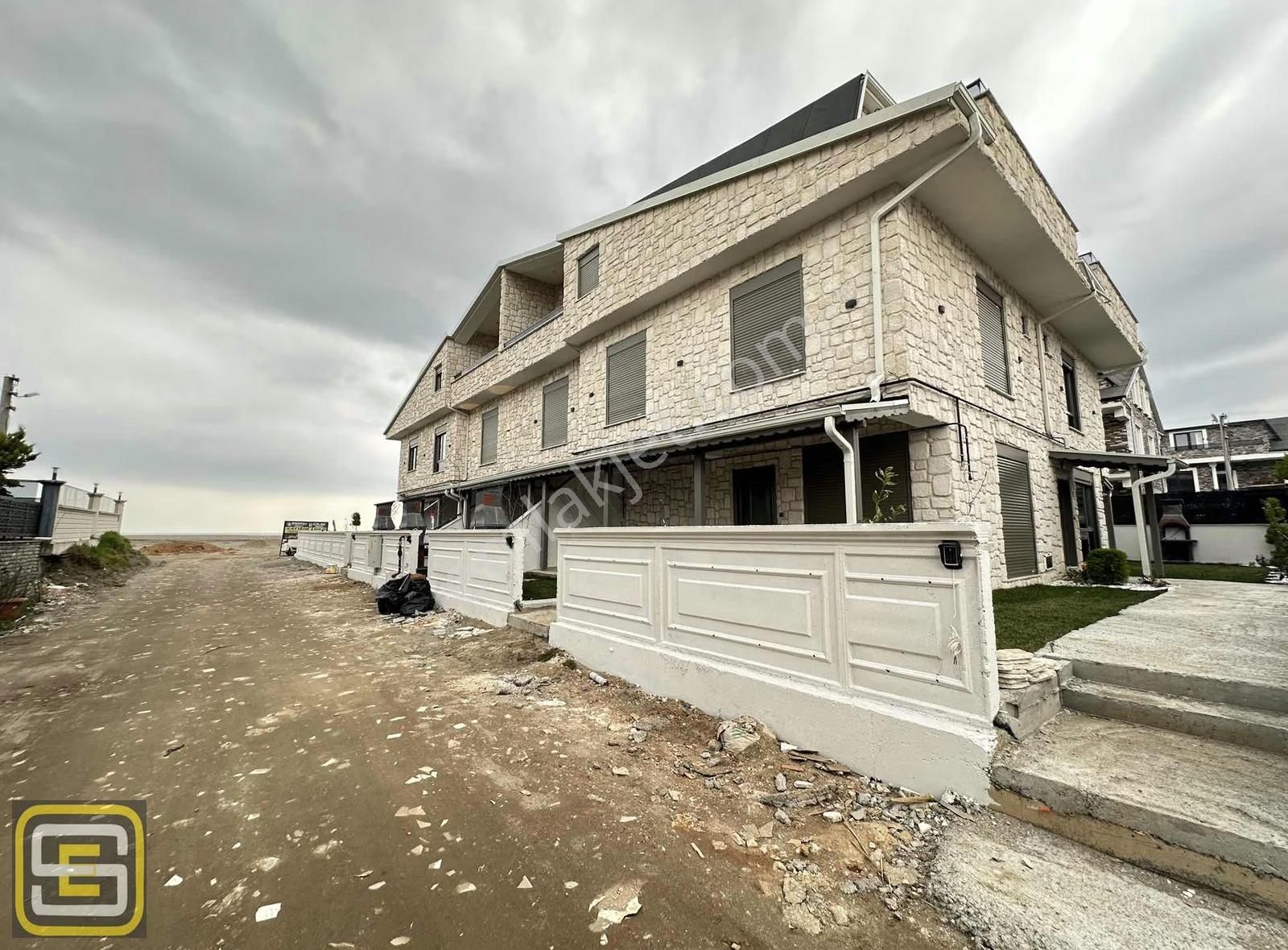 Kocaali Alanderede Denize Sıfır Müstakil Bahçeli 4+1 175m2 Villa - Görsel 13