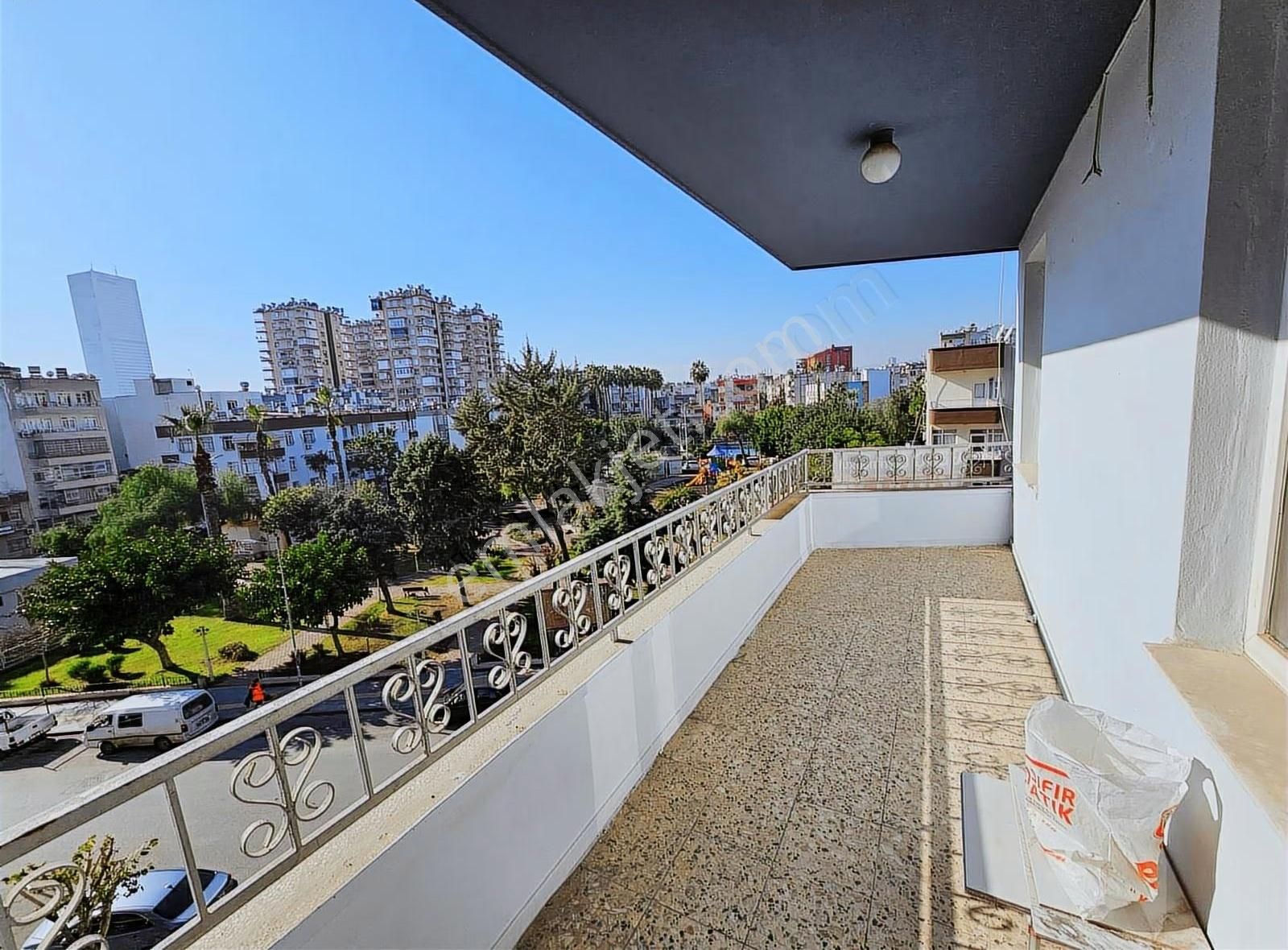 Genç Emlak'tan Park Manzaralı Kiralık 3+1 Daire - Görsel 9