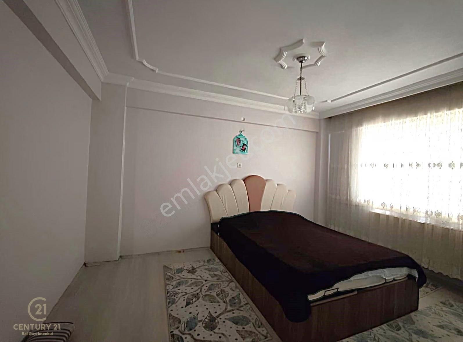 Century 21 Bal'dan Bahçeli Evler Mah. Eşyalı Kiralık 2+1 Daire - Görsel 3
