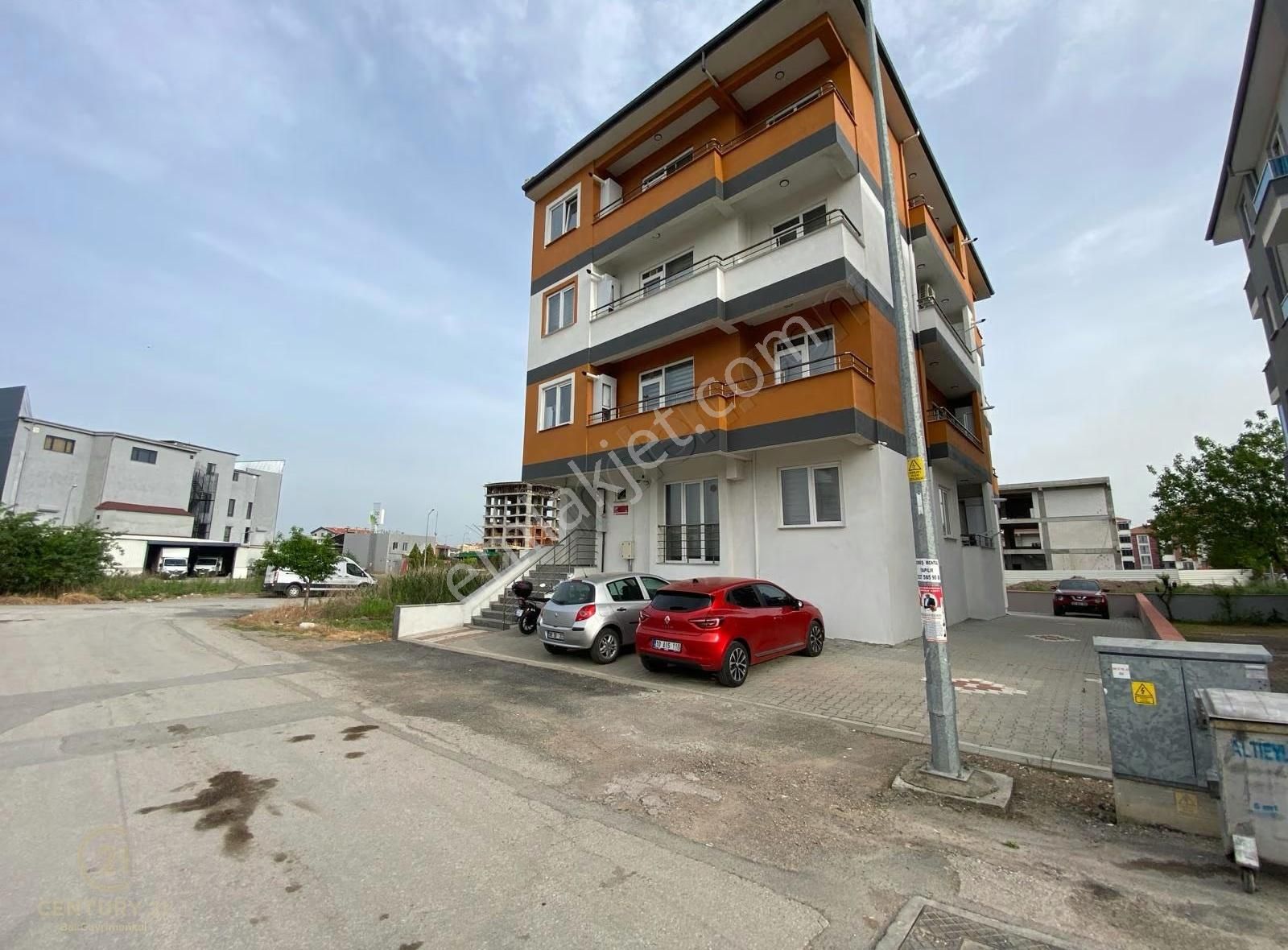 C21 Bal'dan İzmir Yolu Nev Hast-adliye 10burada Mevki Eşyalı 1+1