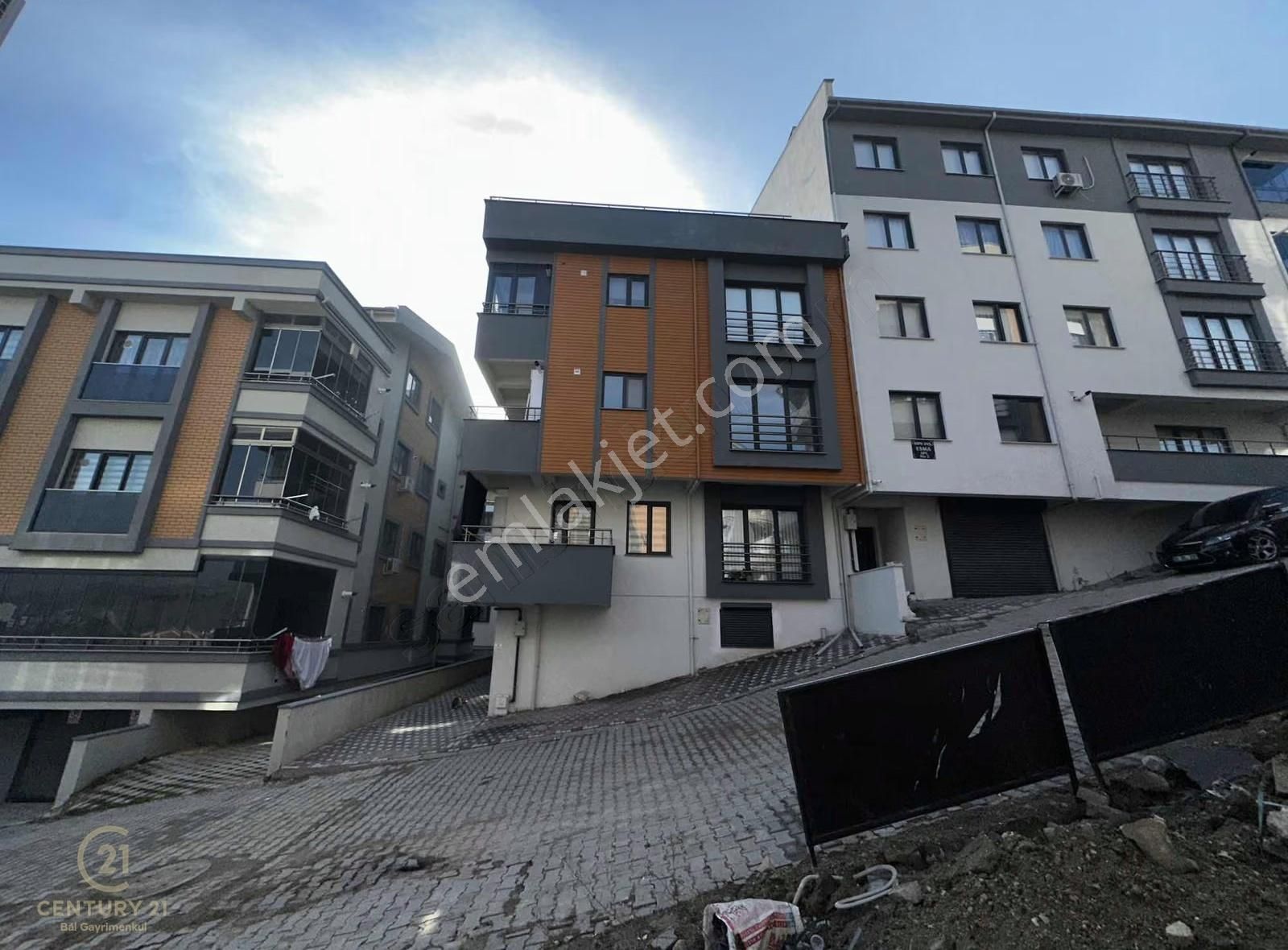 C21 Bal'dan Spor Toto Karşısı Kiralık 2+1 Daire