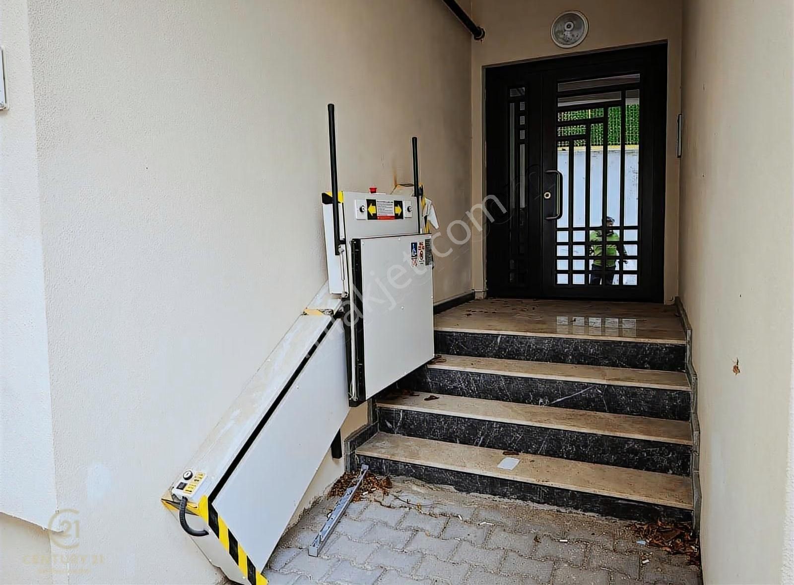 Century 21 Bal'dan Dinkçiler Mah. Satılık Eşyalı 1+1 Daire - Görsel 3