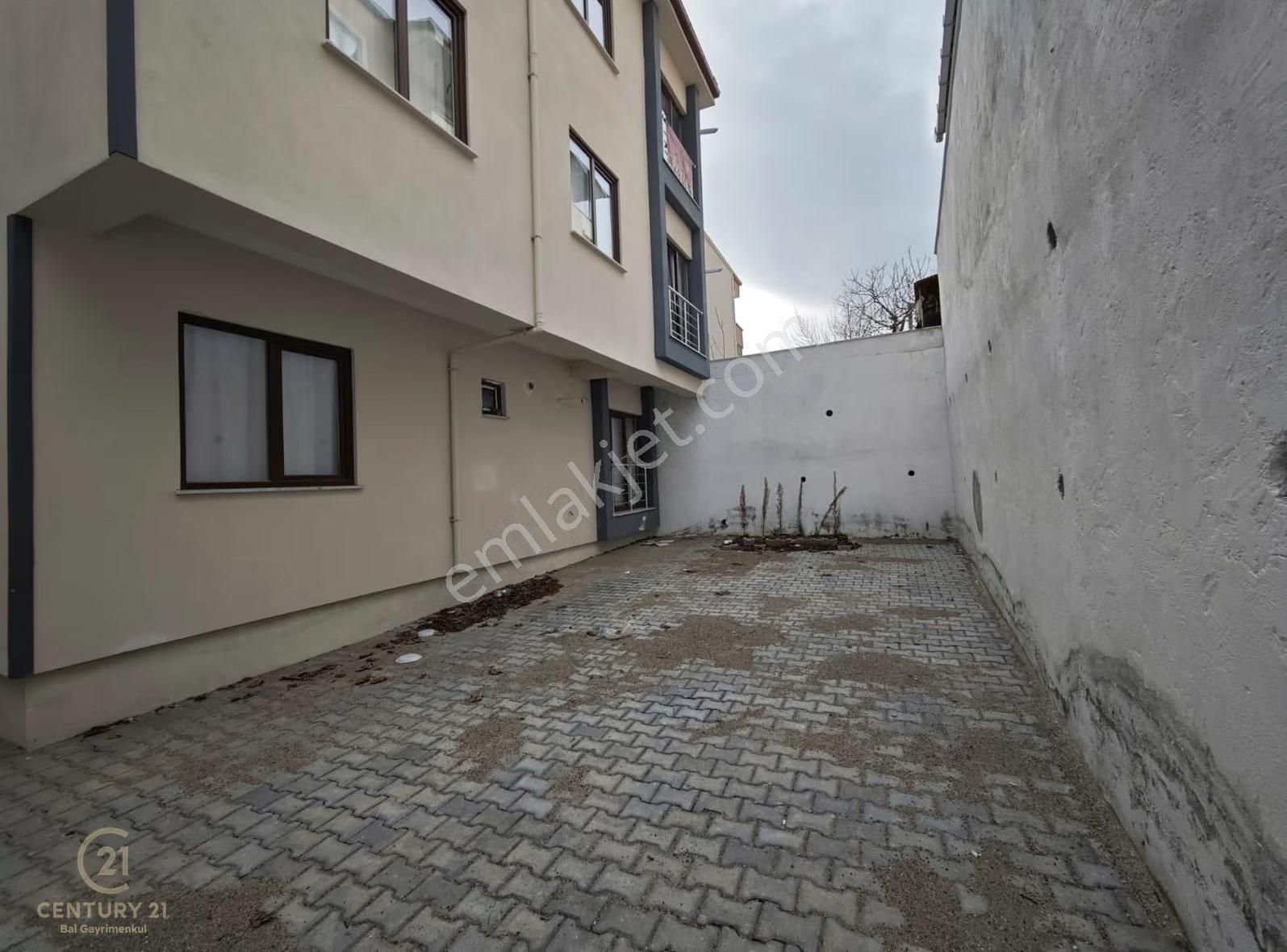 Century 21 Bal'dan Dinkçiler Mah. Satılık Eşyalı 1+1 Daire - Görsel 16