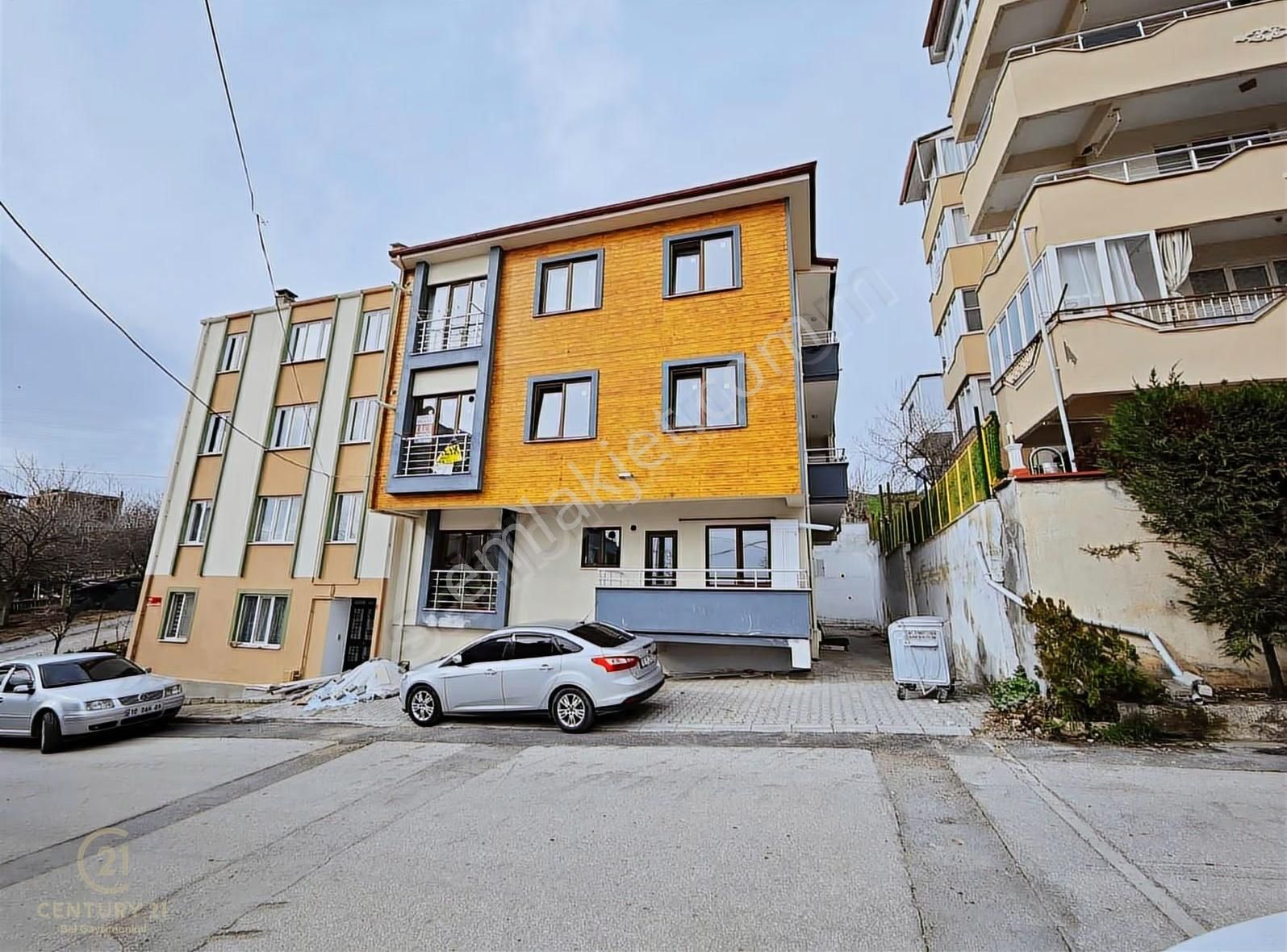 Century 21 Bal'dan Dinkçiler Mah. Satılık Eşyalı 1+1 Daire