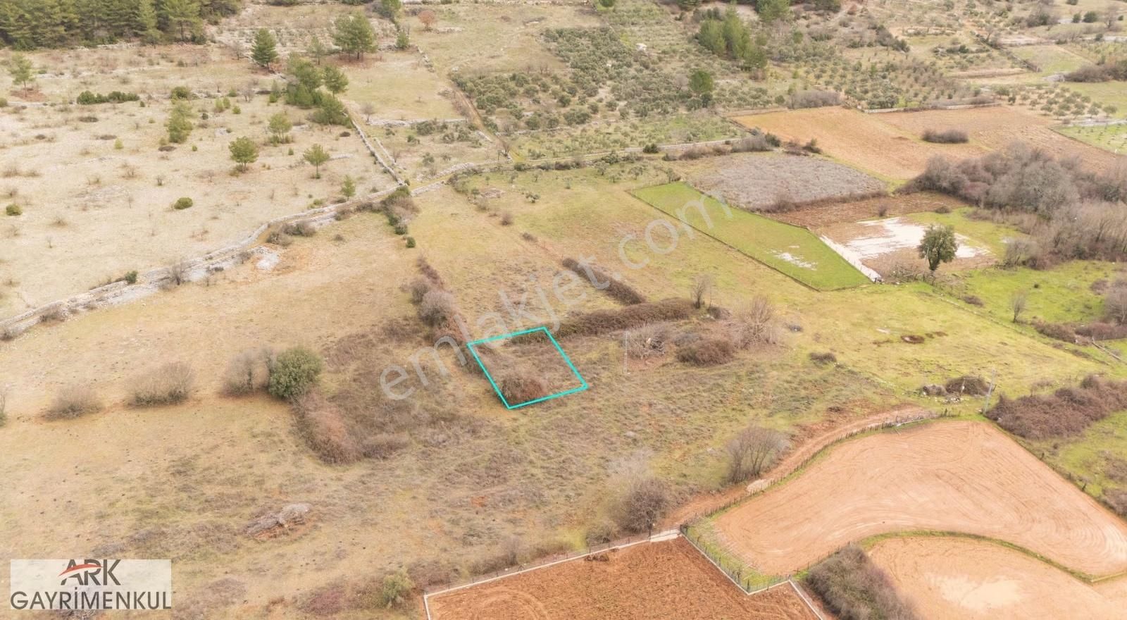 Çiftlik'te Satılık 211 M2 Yolu Olan Tek Tapu Tarla - Görsel 7