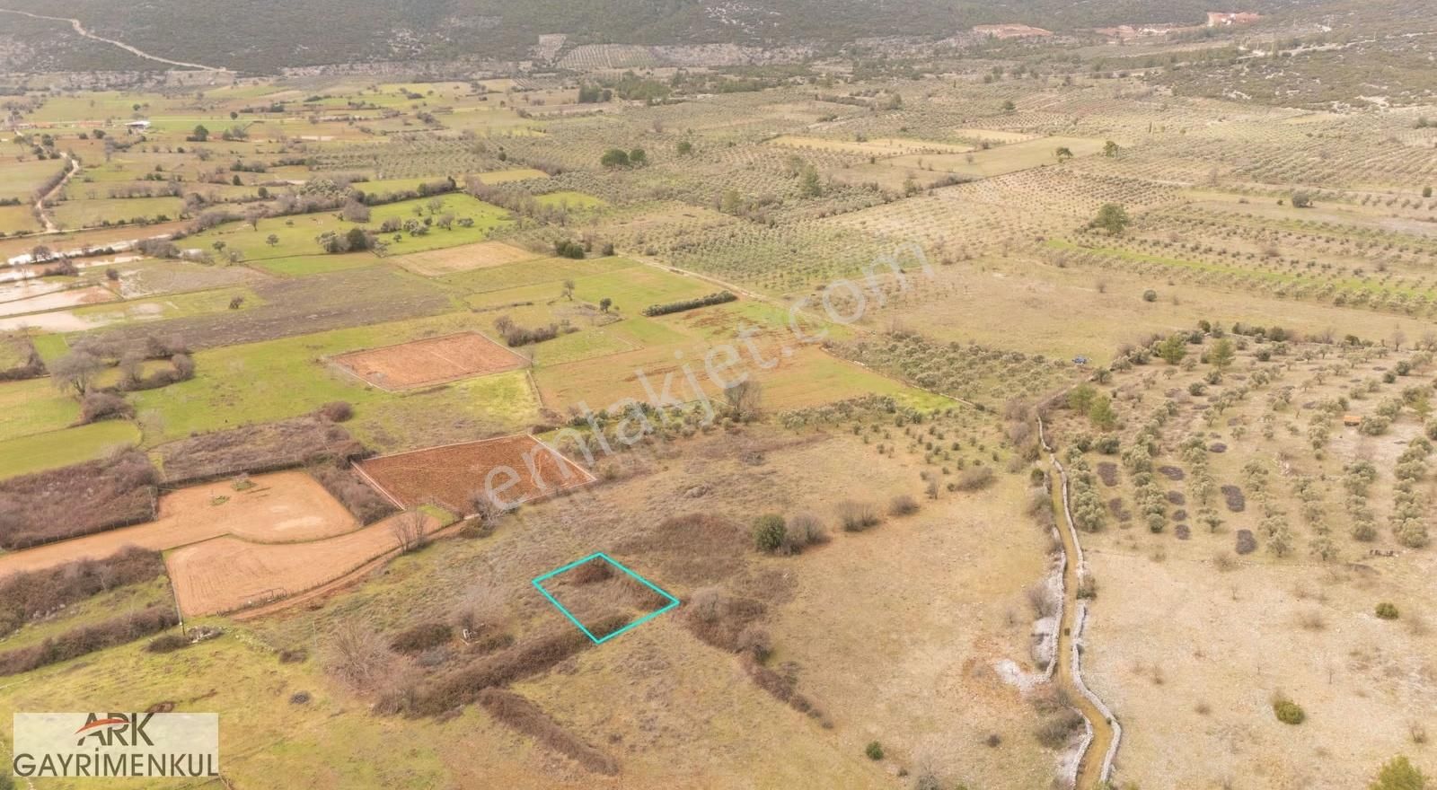 Çiftlik'te Satılık 211 M2 Yolu Olan Tek Tapu Tarla - Görsel 5
