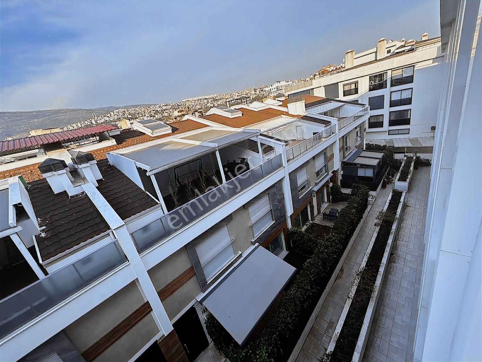 Bayraklı Yatay Mimari Grando Sitesinde 1+1 Kiralık Daire - Görsel 9