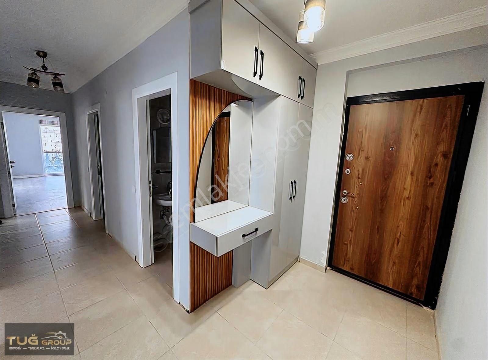 Hüsnü Karakaş Mah.de Havuzlu Sitede 2+1 Tadilatlı Daire - Görsel 3