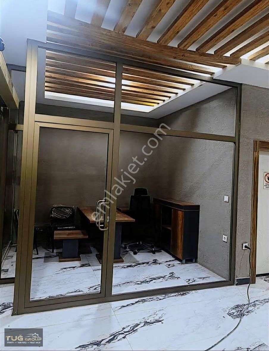 Hüsnü Karakaş Mah.de Havuzlu Sitede 2+1 Tadilatlı Daire - Görsel 2
