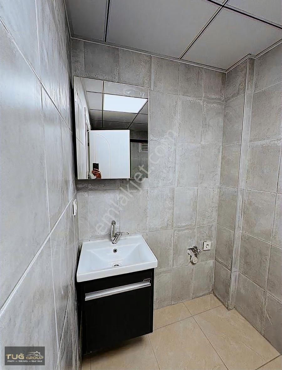 Hüsnü Karakaş Mah.de Havuzlu Sitede 2+1 Tadilatlı Daire - Görsel 4