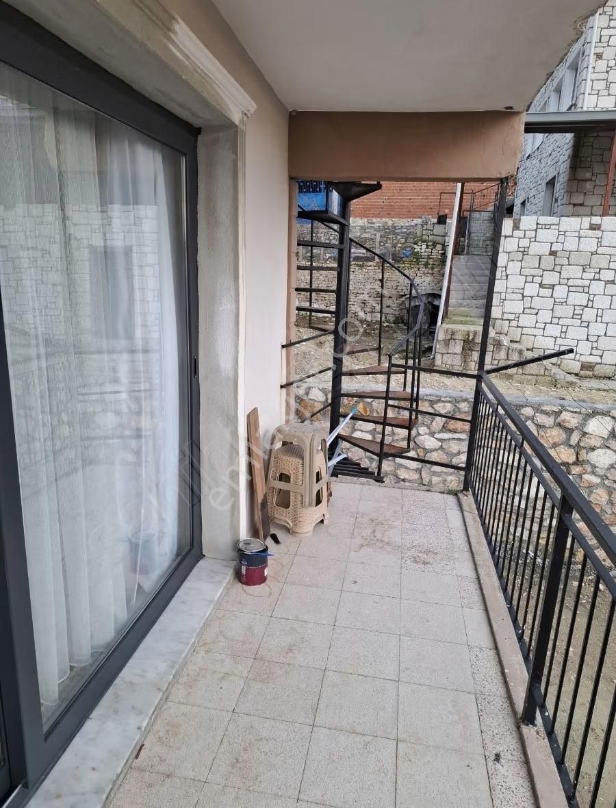 Foça Gerenköyde 140 M2 2 Katlı Ev Acil Satılıktır - Görsel 24