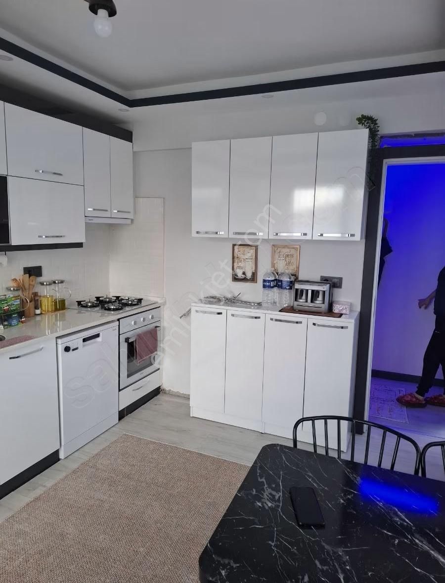 Foça Gerenköyde 140 M2 2 Katlı Ev Acil Satılıktır - Görsel 18