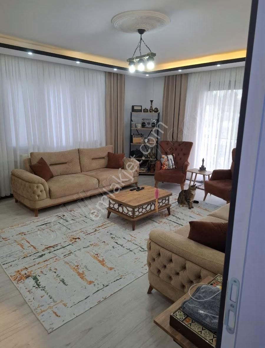 Foça Gerenköyde 140 M2 2 Katlı Ev Acil Satılıktır - Görsel 2