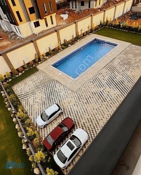 Ankastreli Havuzlu Otoparklı Cadde Üzeri Lüks Katta 2+1 - Görsel 10