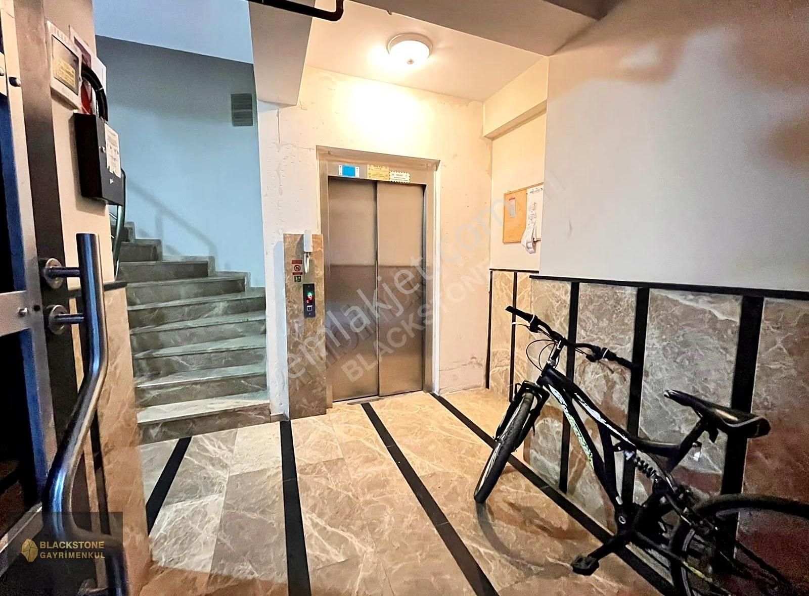 Çekmeköy Aydınlar Mahallesinde 2+1 Satılık Arakat Daire - Görsel 3