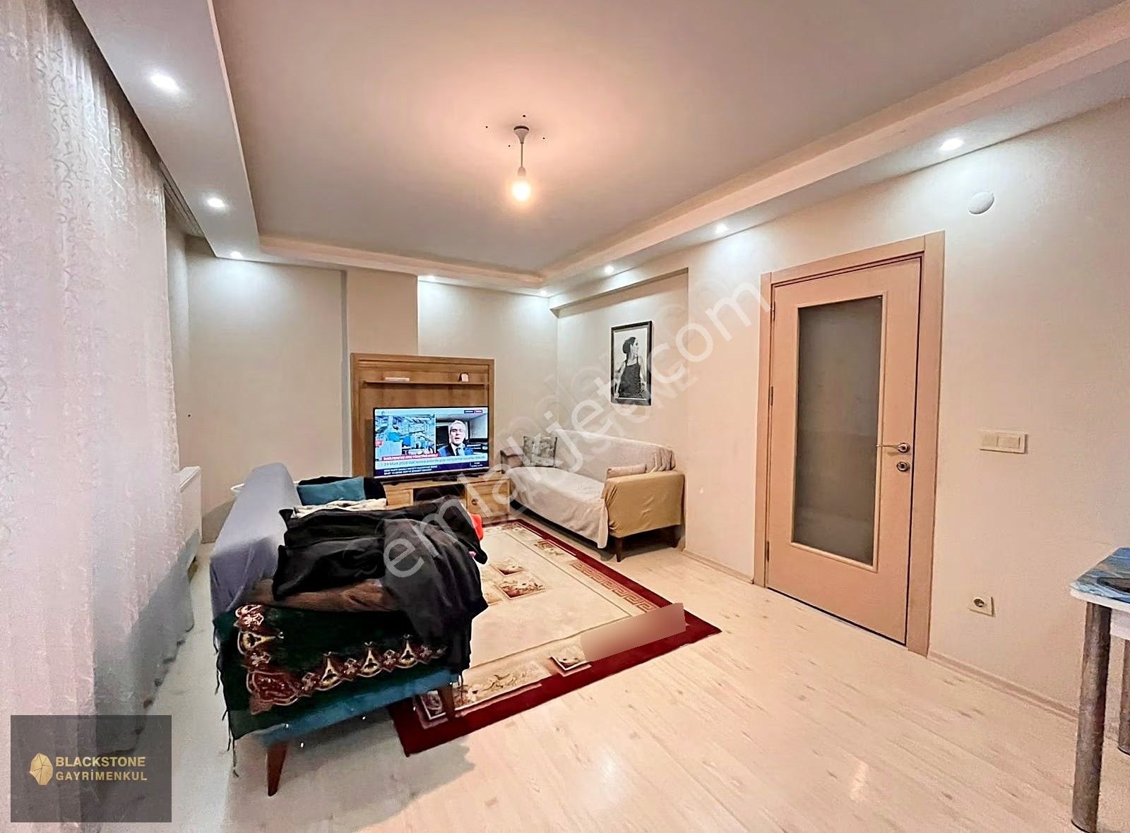 Çekmeköy Aydınlar Mahallesinde 2+1 Satılık Arakat Daire