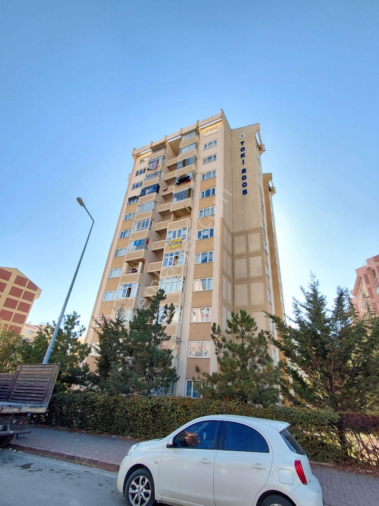 Emrah Çiftci'den Selçuklu Beyhekim Mah.beyhekim Toki Sit.satılık Arakat 2+1 Bakımlı Daire