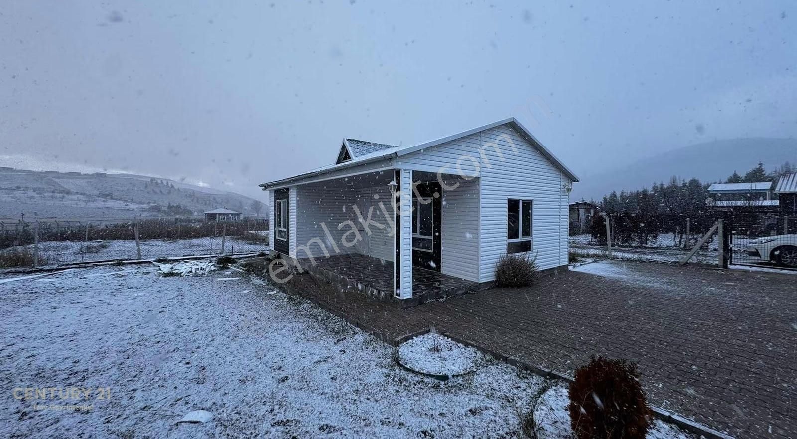 Site İçi Ana Yol Kenarı Beynamda 2+1 Müstakil Ev